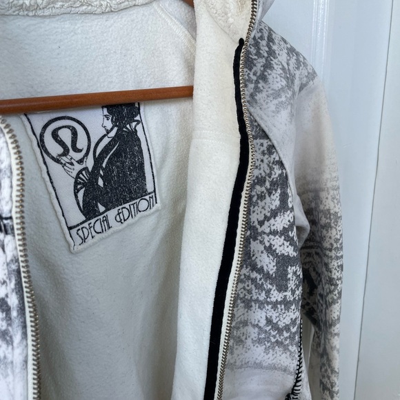 Rare Special Edition Lululemon Scuba Ivory Snowflake Size 6 - Picture 11 of 11